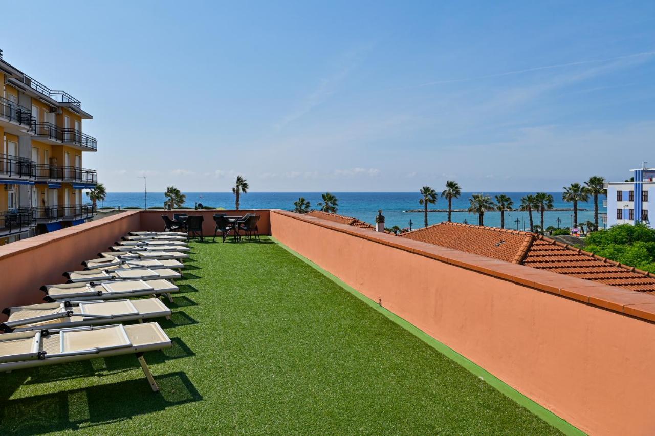 Hotel Delle Rose San Bartolomeo Al Mare Εξωτερικό φωτογραφία