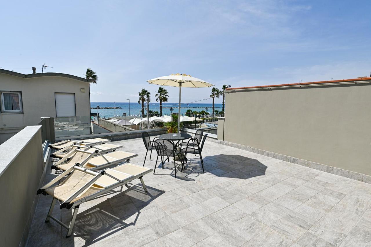 Hotel Delle Rose San Bartolomeo Al Mare Εξωτερικό φωτογραφία