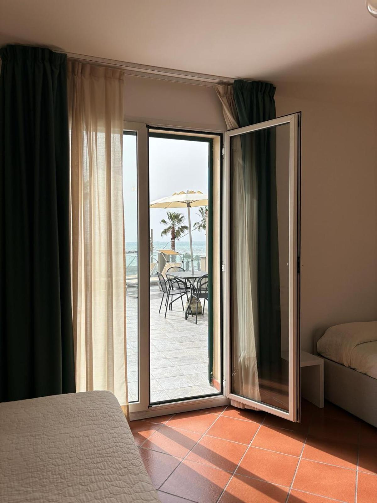Hotel Delle Rose San Bartolomeo Al Mare Εξωτερικό φωτογραφία