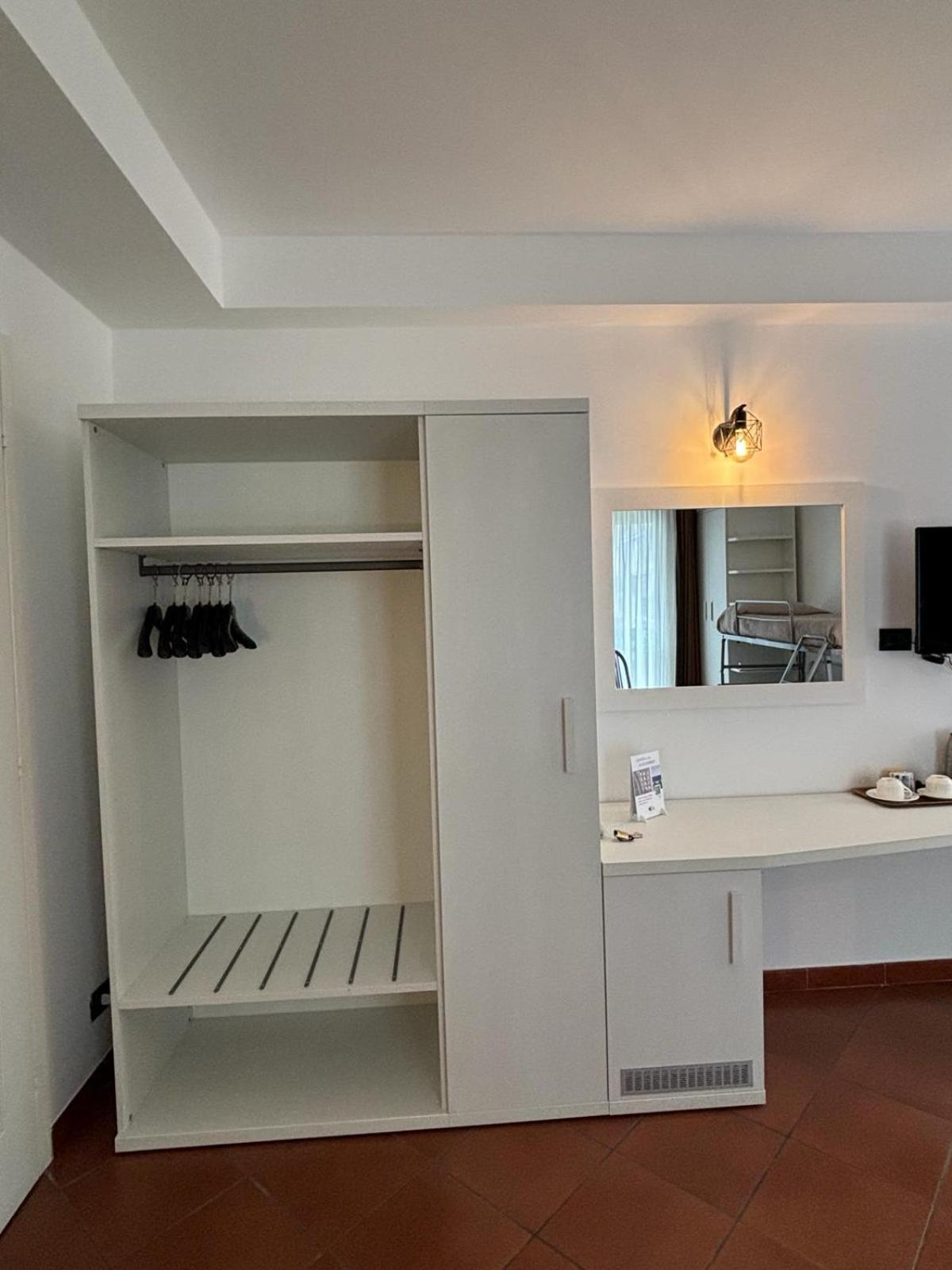 Hotel Delle Rose San Bartolomeo Al Mare Εξωτερικό φωτογραφία