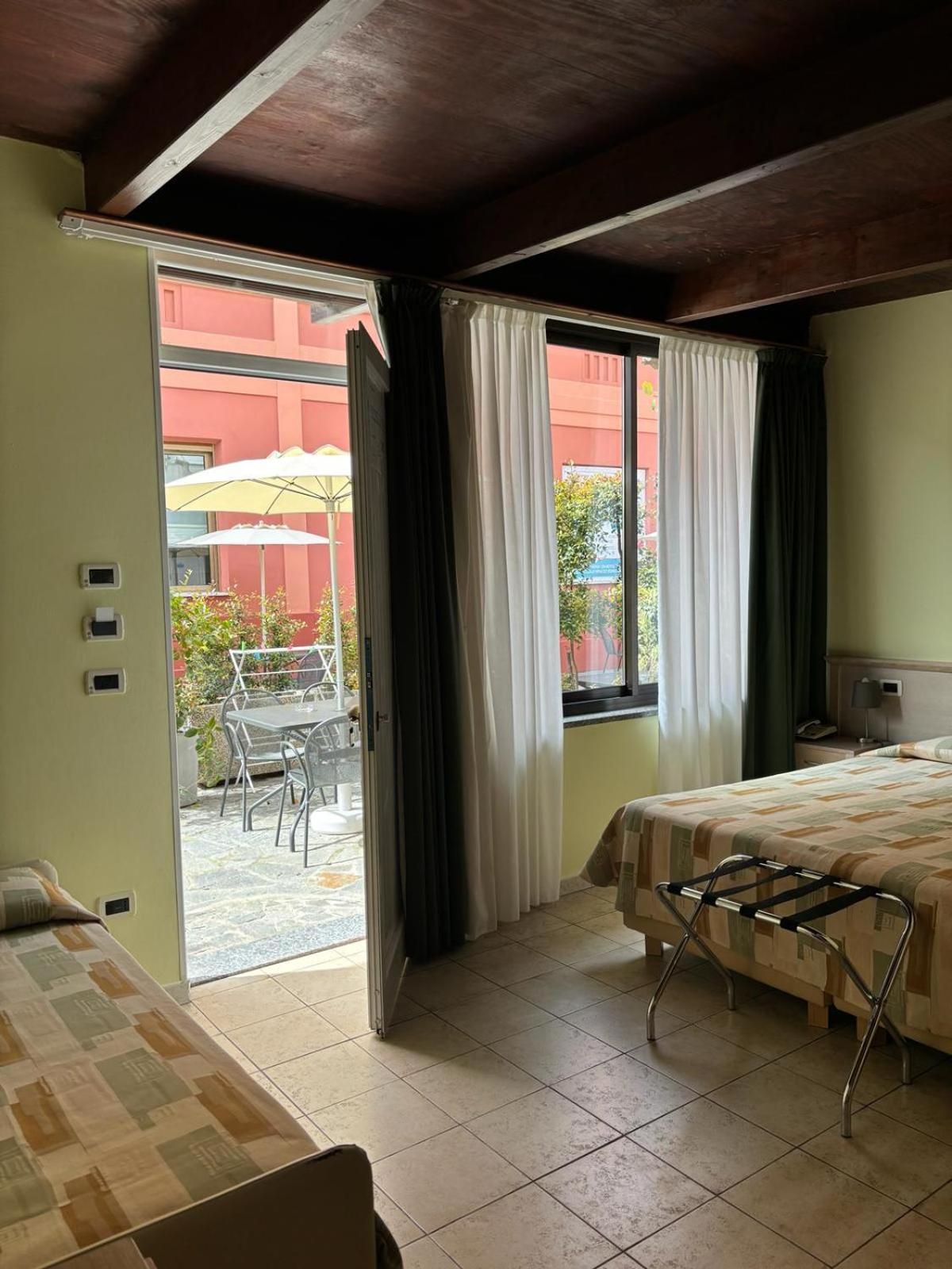 Hotel Delle Rose San Bartolomeo Al Mare Εξωτερικό φωτογραφία