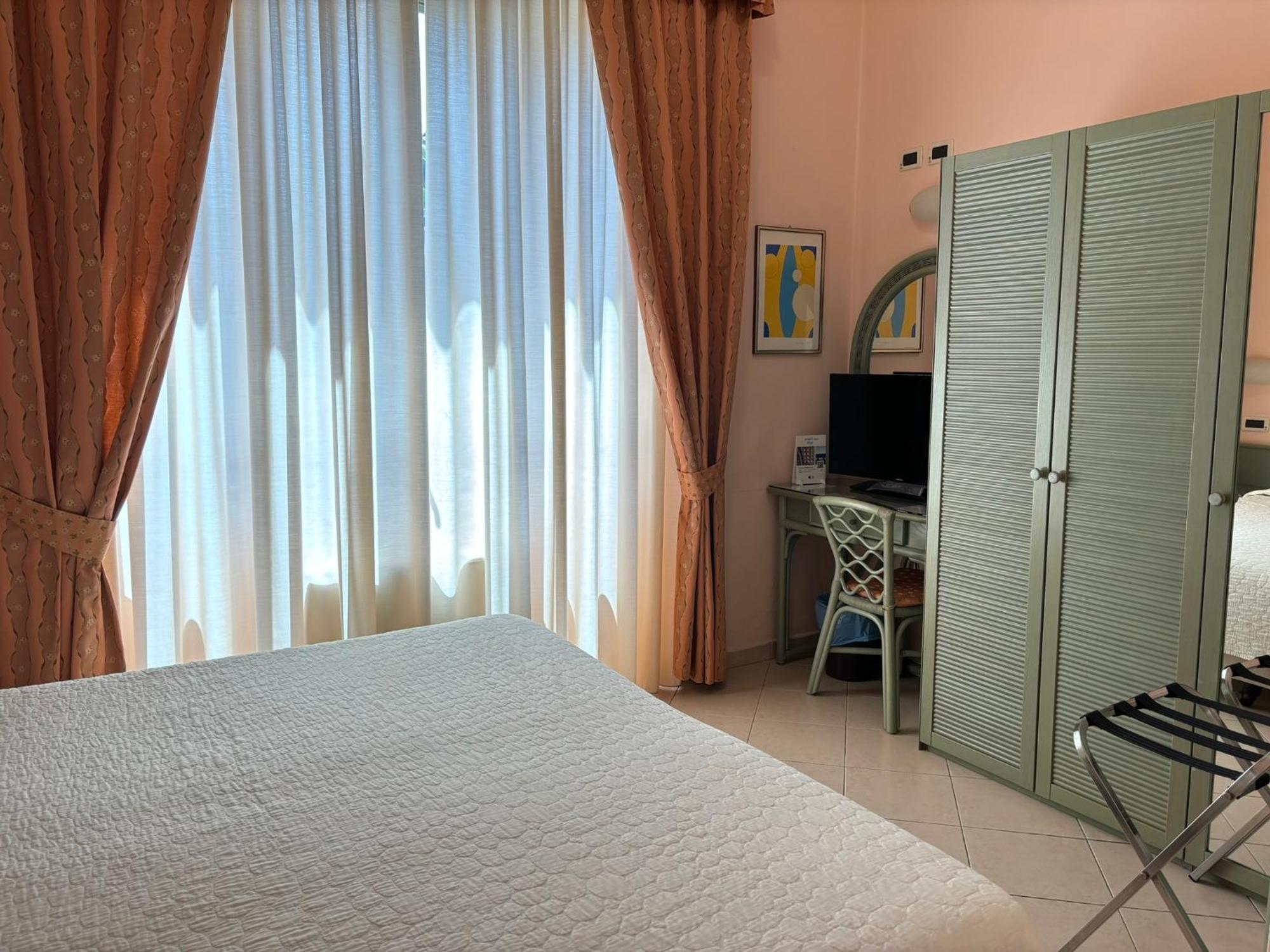 Hotel Delle Rose San Bartolomeo Al Mare Εξωτερικό φωτογραφία