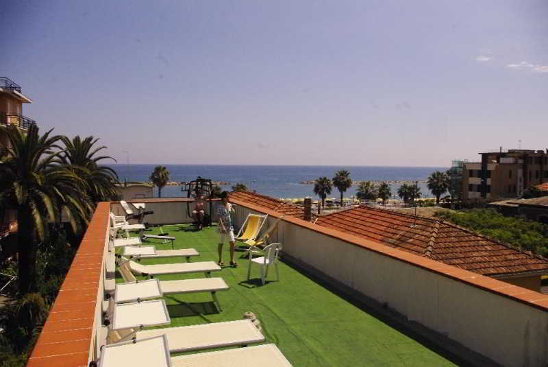 Hotel Delle Rose San Bartolomeo Al Mare Εξωτερικό φωτογραφία