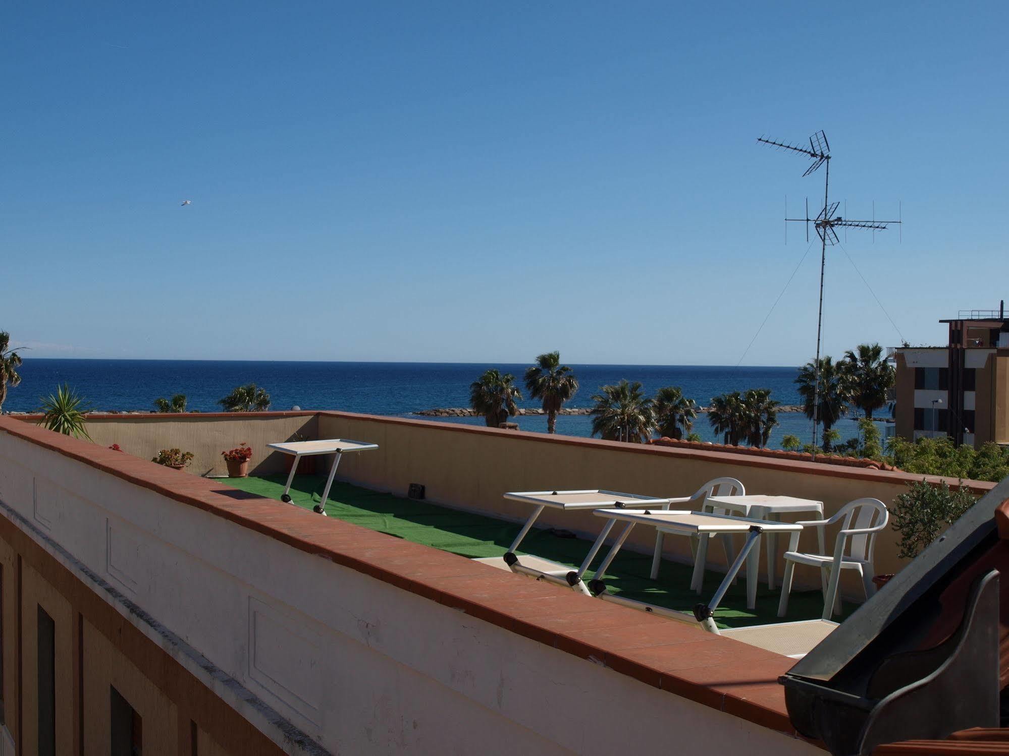 Hotel Delle Rose San Bartolomeo Al Mare Εξωτερικό φωτογραφία